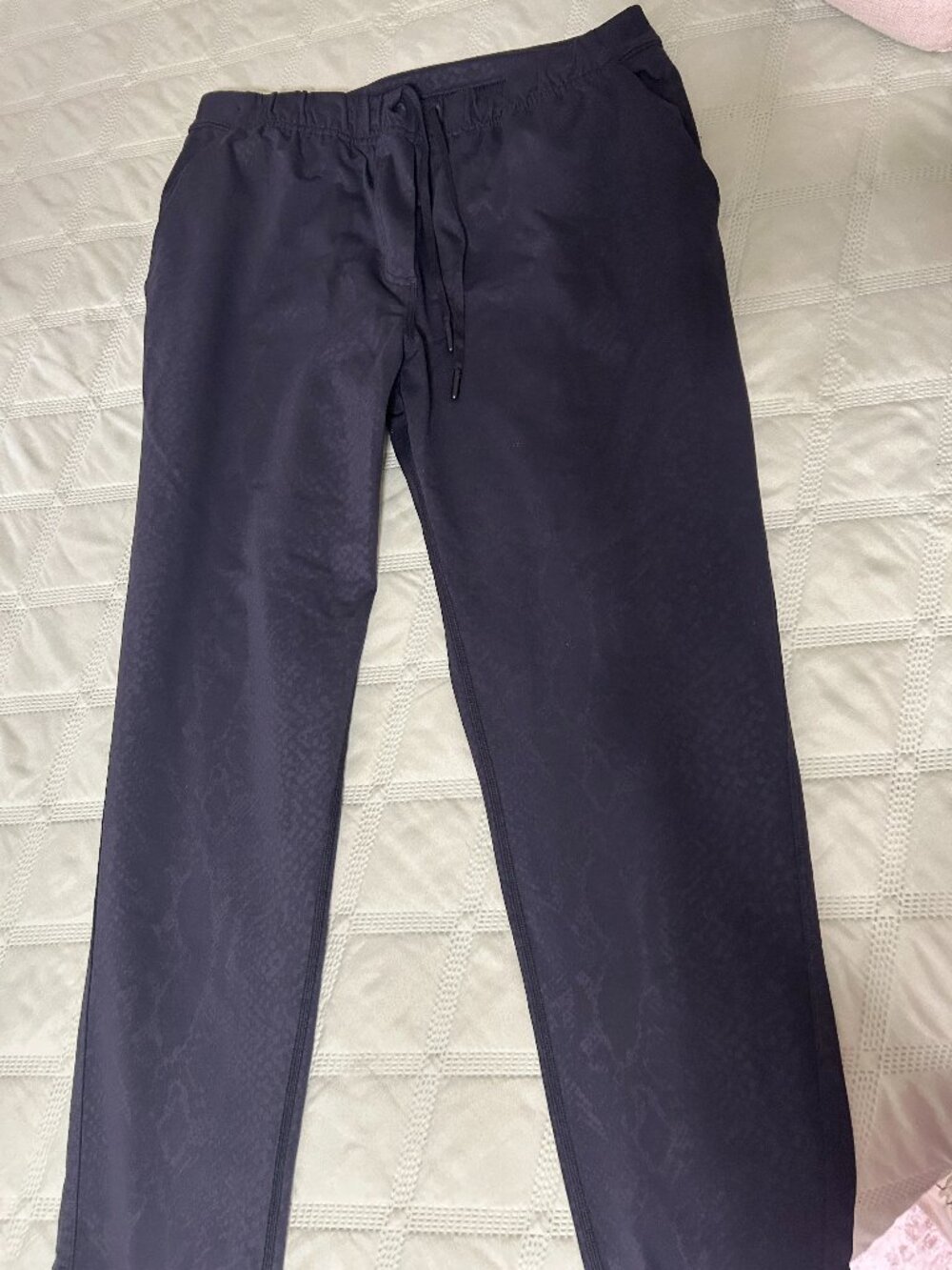 Lululemon embossed black snakeskin drawstring elastic waist joggers dance pants
